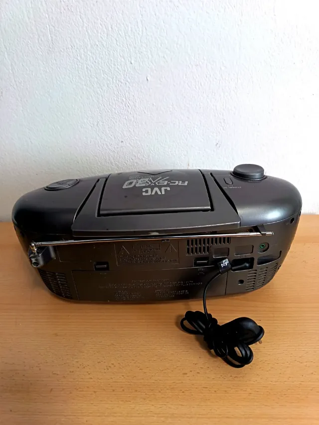 radio casetofon cu cd JVC – fotografia 2 din 3