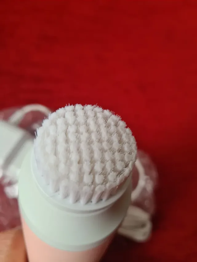 Perie electrică curățare facială Philips VisaPure Essential roz - NOUĂ – fotografia 4 din 4