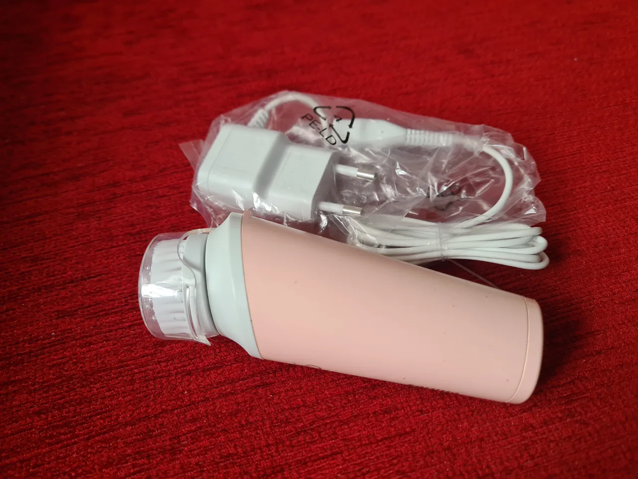Perie electrică curățare facială Philips VisaPure Essential roz - NOUĂ – fotografia 2 din 4