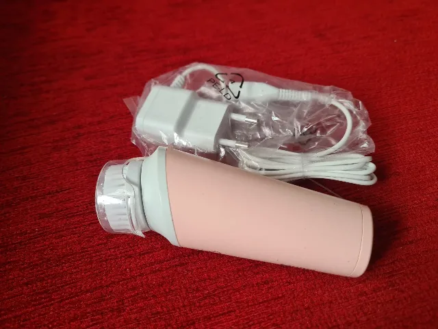 Perie electrică curățare facială Philips VisaPure Essential roz - NOUĂ – fotografia 2 din 4