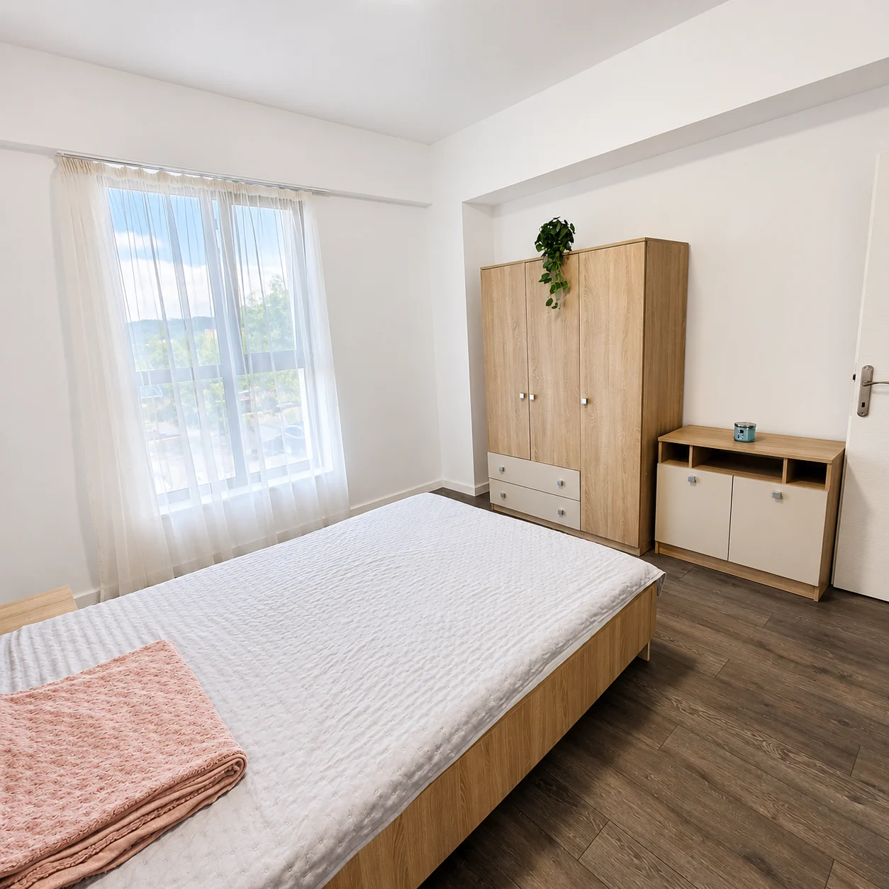 🏢 Apartament 3 camere de închiriat | Bloc nou 2024 | Zona Primărie – Universitate | Parcare inclusă – fotografia 5 din 8