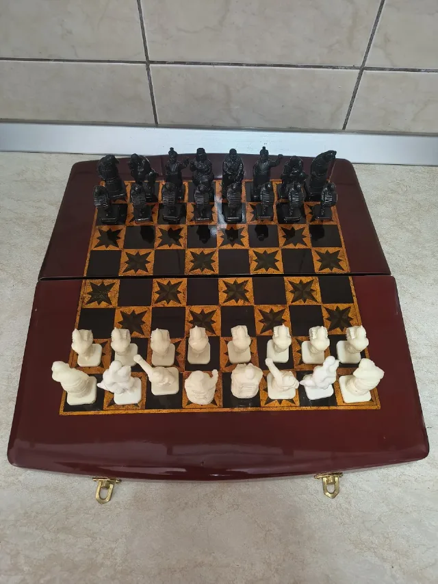 Set Șah Vintage de Colecție – Artexport R.S. Vietnam, Piese Tematice 6c iim – fotografia 6 din 8