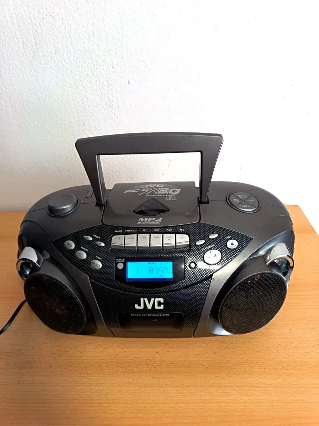 radio casetofon cu cd JVC – Cisnadie, Sibiu