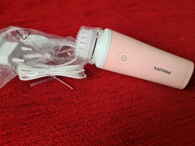 Perie electrică curățare facială Philips VisaPure Essential roz - NOUĂ – fotografia 3 din 4