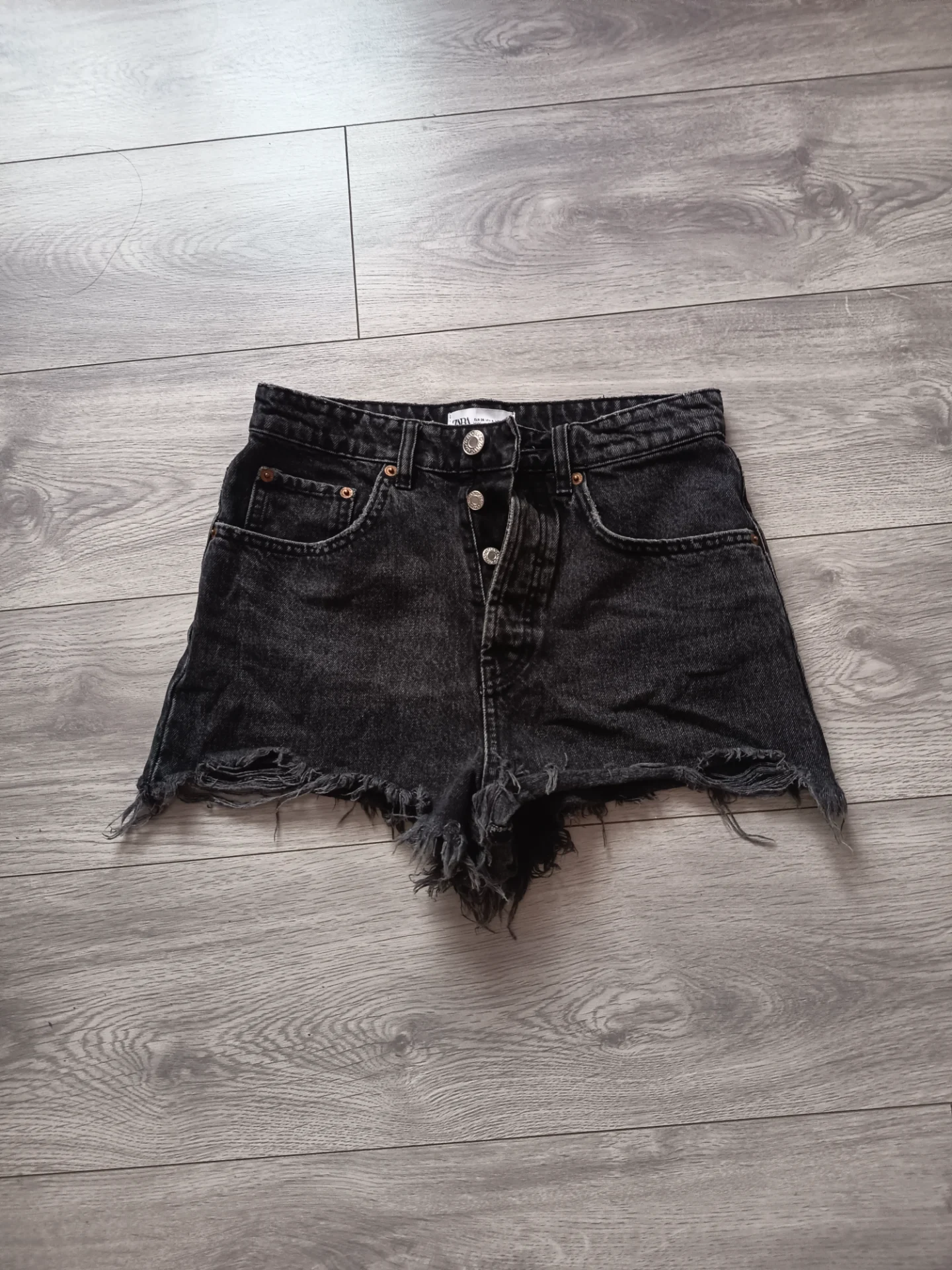 Pantaloni scurti Zara – Tetisu, Sălaj