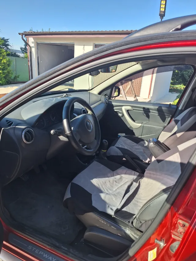 Logan sandero stepway bezina-gaz din fabrică motorizare 1,6 aspirat – fotografia 3 din 7