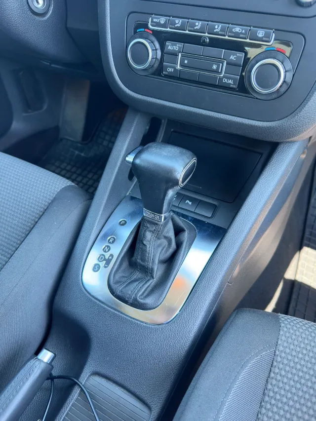 VÂND  Volkswagen Jetta automată – fotografia 2 din 5