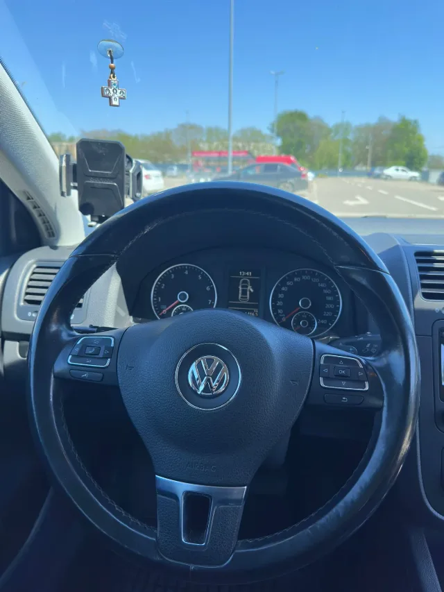 VÂND  Volkswagen Jetta automată – fotografia 3 din 5