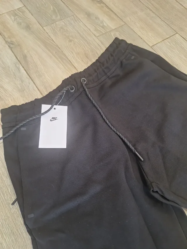 Pantaloni scurti barbatesti Nike Tech – fotografia 3 din 7