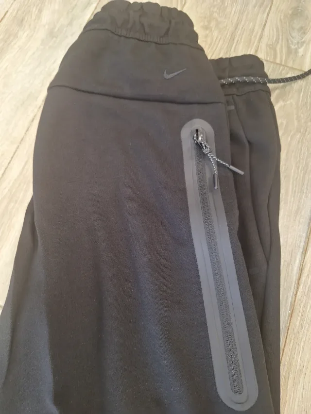 Pantaloni scurti barbatesti Nike Tech – fotografia 4 din 7