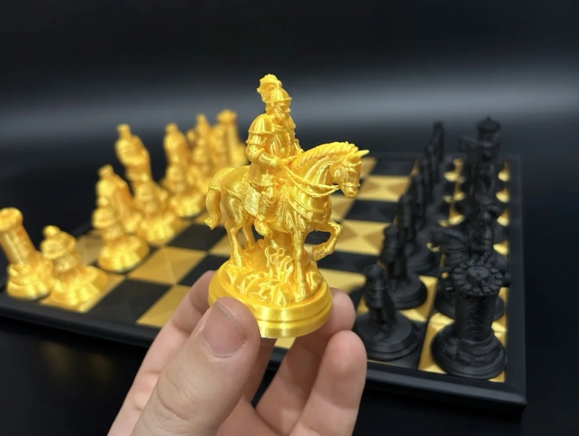 Tablă de șah Premium – Auriu & Negru, printată 3D ♟️✨ – fotografia 3 din 8