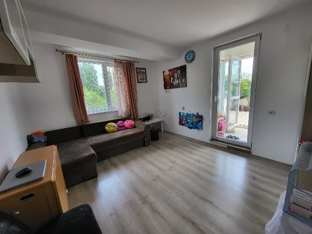 Apartament 3 camere cu terasa – fotografia 2 din 8