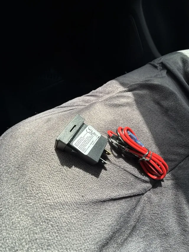 Încărcător auto pentru mașină – fotografia 3 din 4