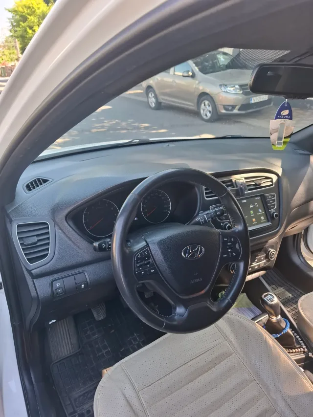 Hyundai i20 de vanzare – fotografia 2 din 5