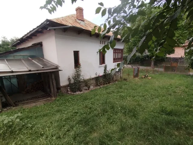vând casă în sat MATEESTI com SCAUNIȘ VALCEA compusă din 3 – fotografia 2 din 8