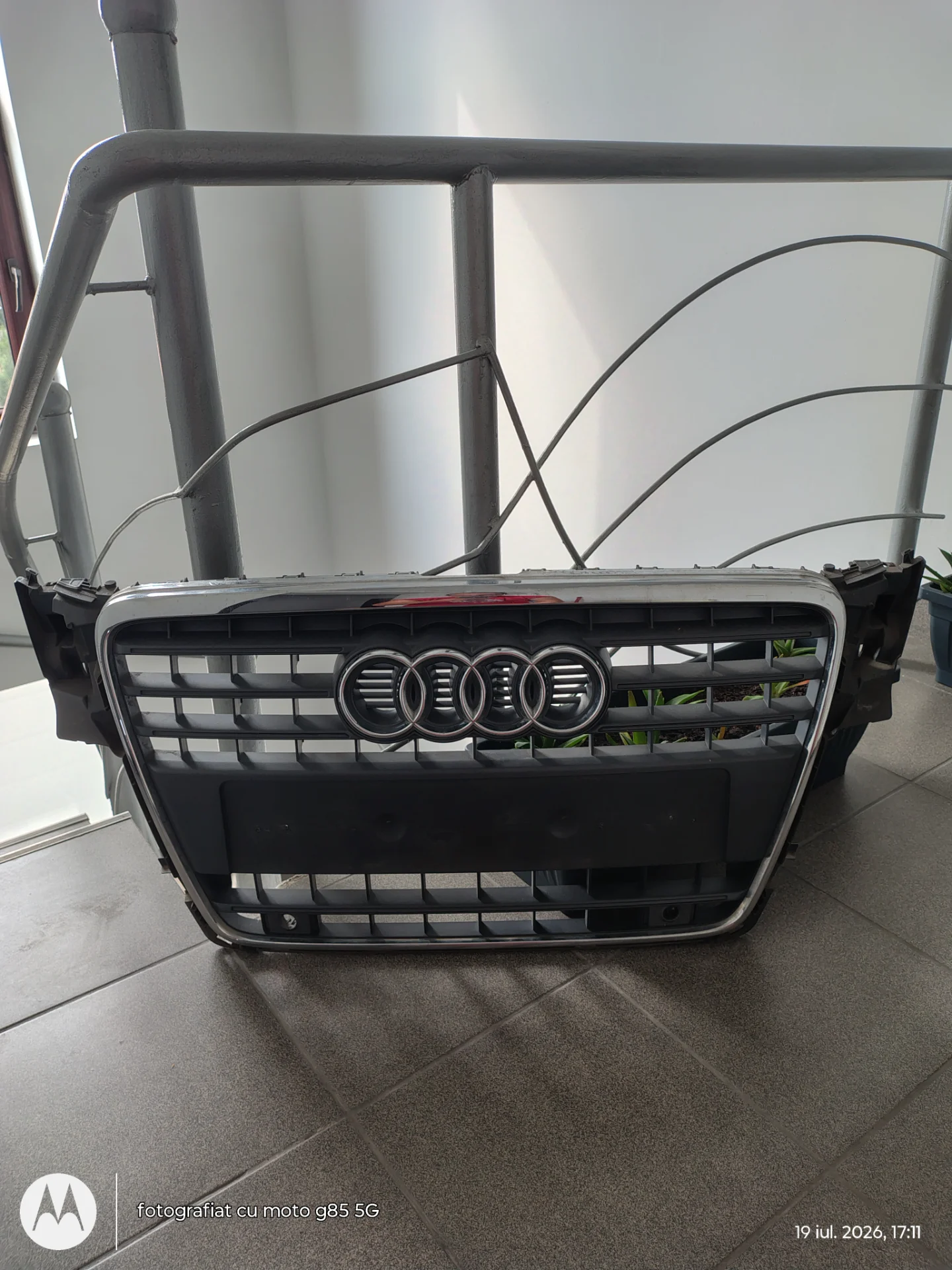 Grila radiator Audi A4B8 cu orificii pentru senzori de parcare – Joita, Giurgiu
