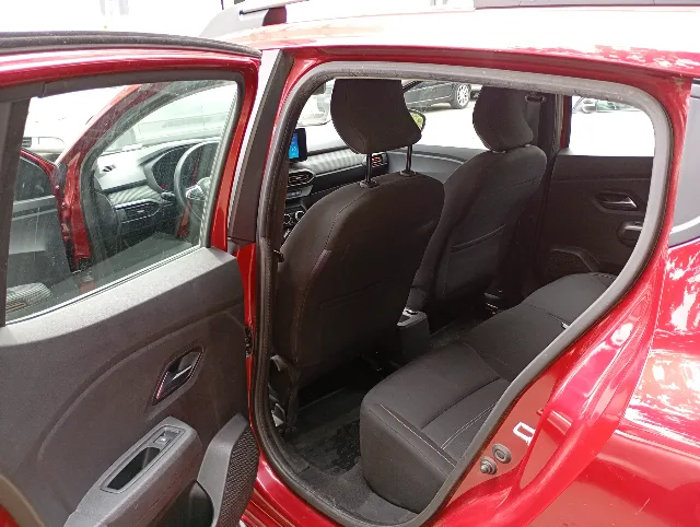 Dacia Sandero Stepway automatică – fotografia 4 din 5