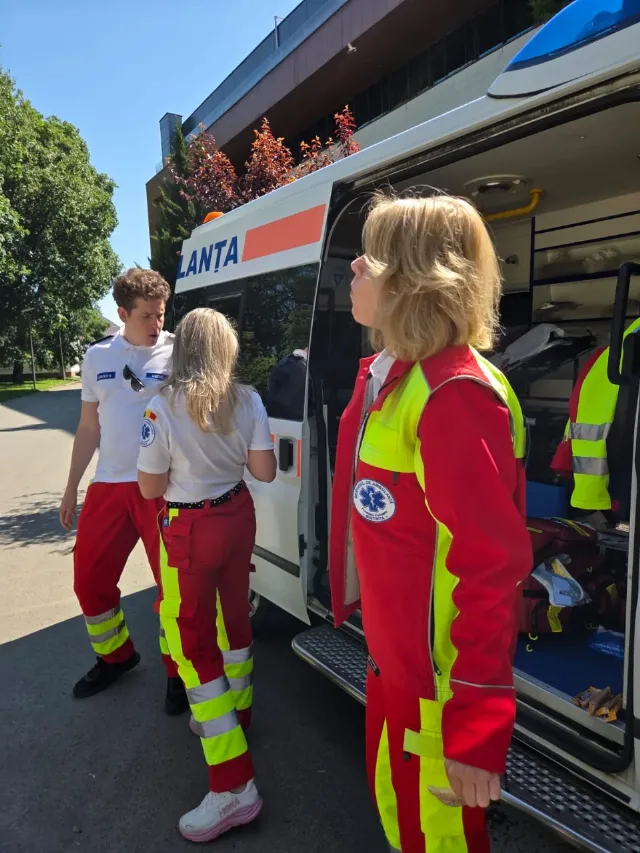 transport pacienți cu ambulanta B2 – fotografia 4 din 7