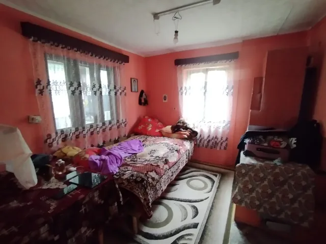 vând casă în sat MATEESTI com SCAUNIȘ VALCEA compusă din 3 – fotografia 5 din 8
