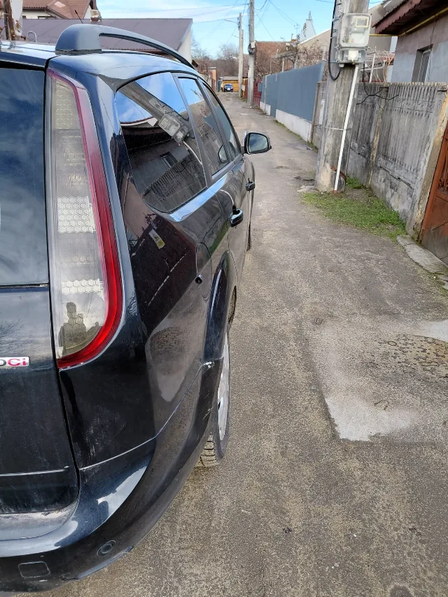 Autoturism de navetă – fotografia 2 din 4