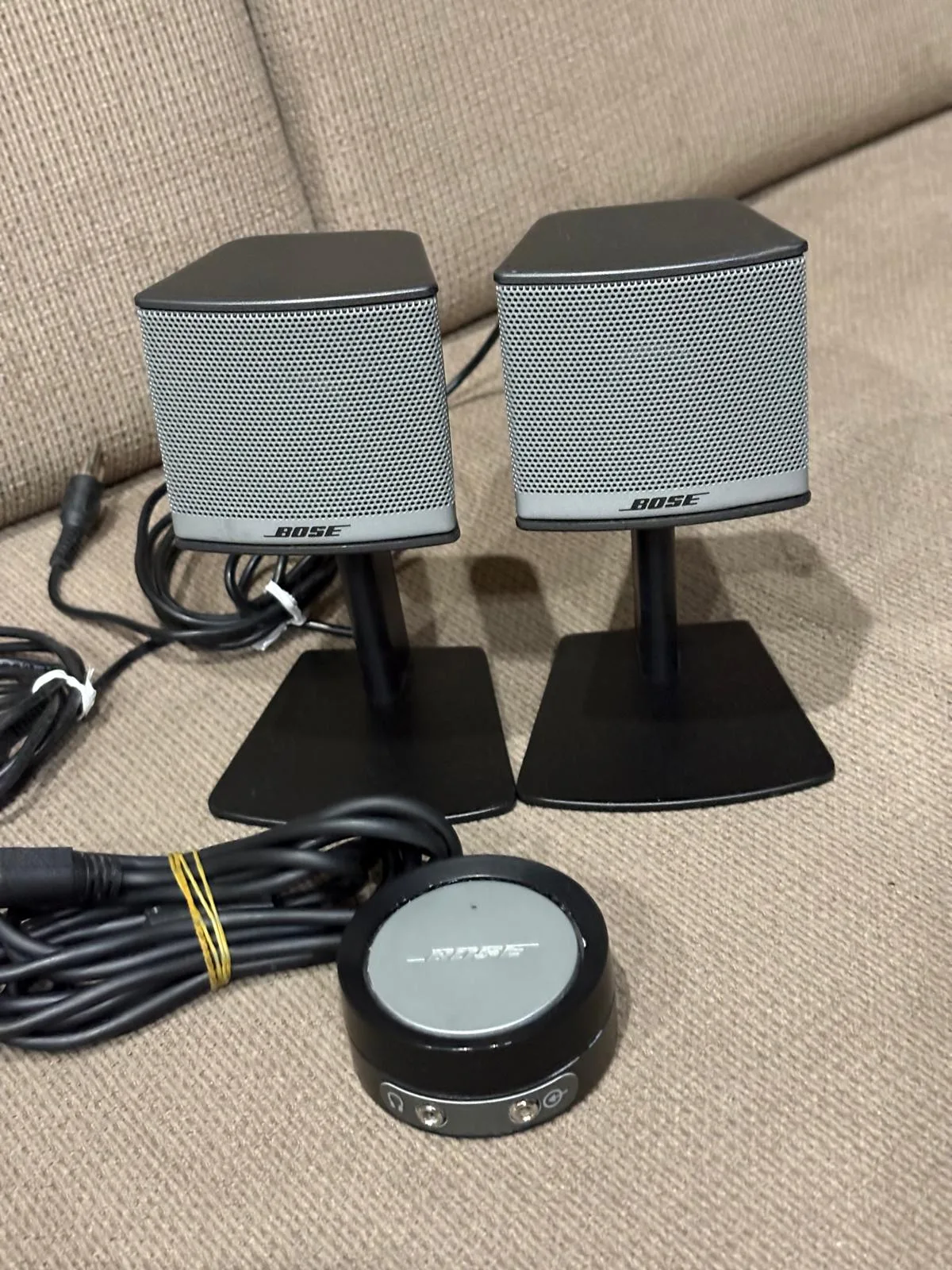 Sateliți + Telecomandă (Control Pod) Bose Companion 3 Series II – Sitem incomplet – fotografia 5 din 6