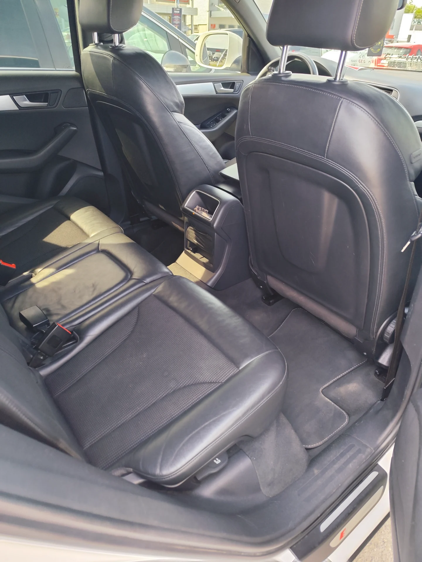 Mă vinde.AudiQ5 – fotografia 4 din 6