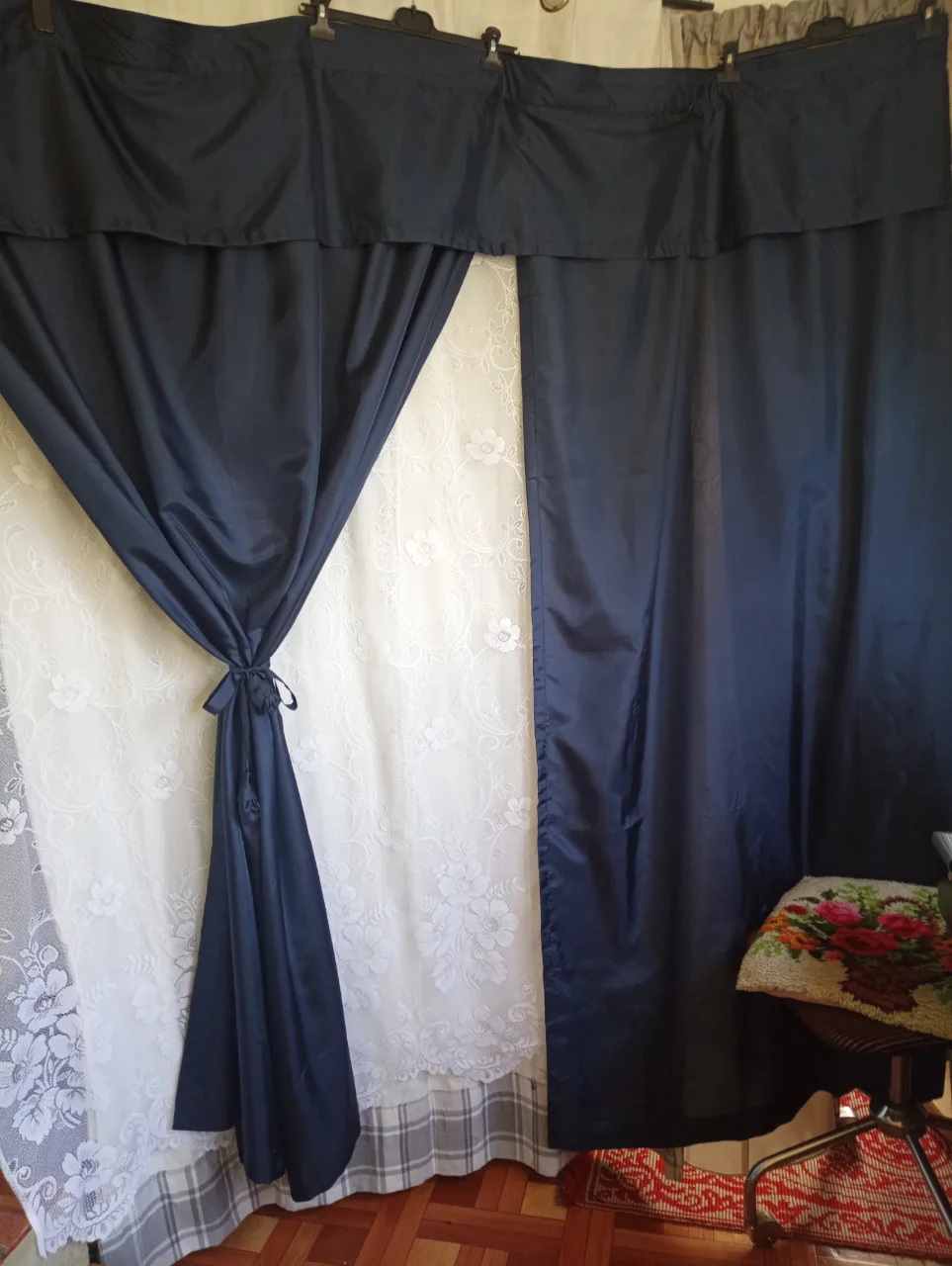 Set perdea Pașcani+draperie mătase.Latime 2.3 m Înălțime 1.85 m – Cublesu Somesan, Cluj – Decorațiuni