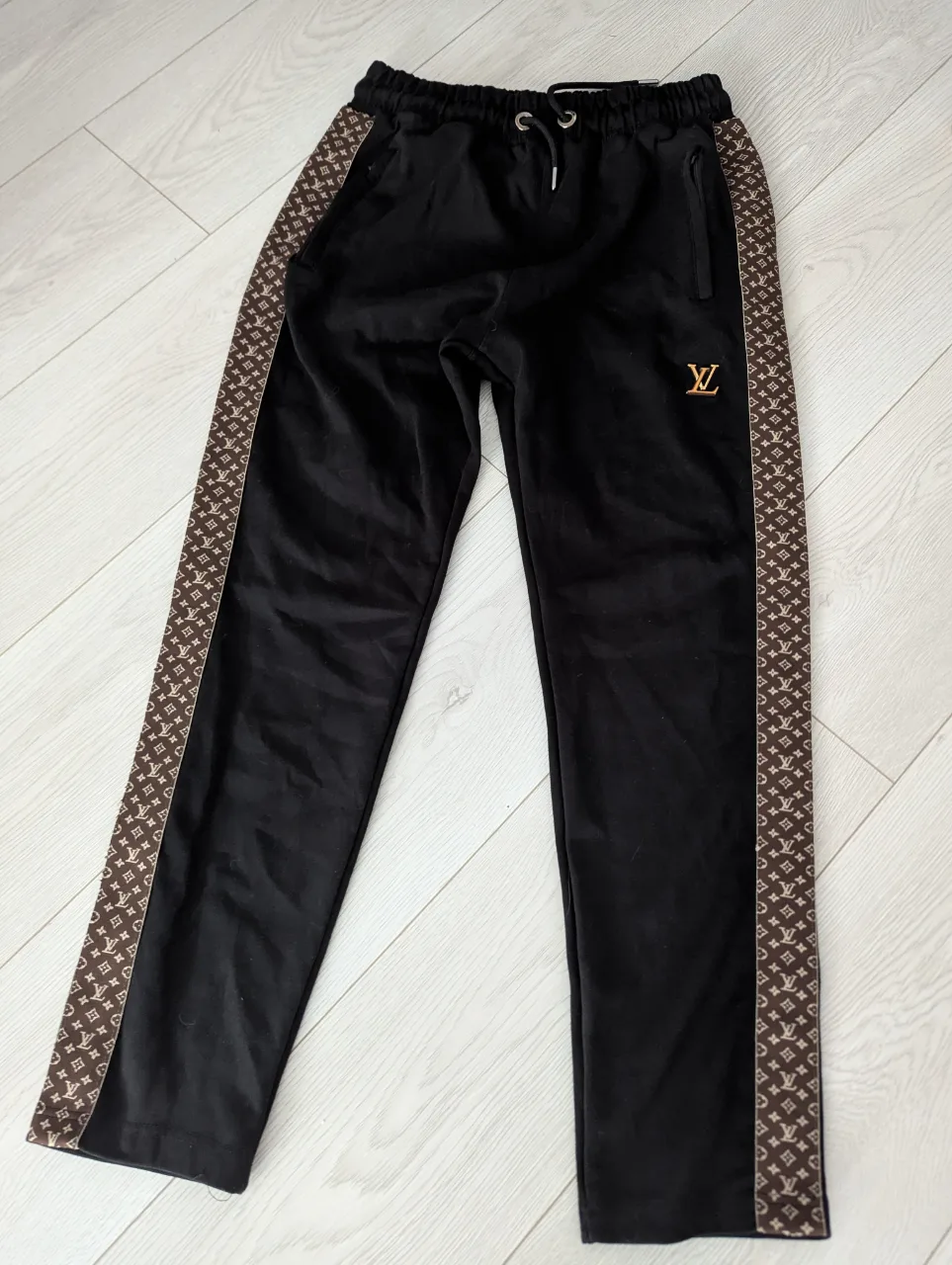 Pantaloni trening Louis Vuitton bărbați mărimea L – Vaslui, Vaslui