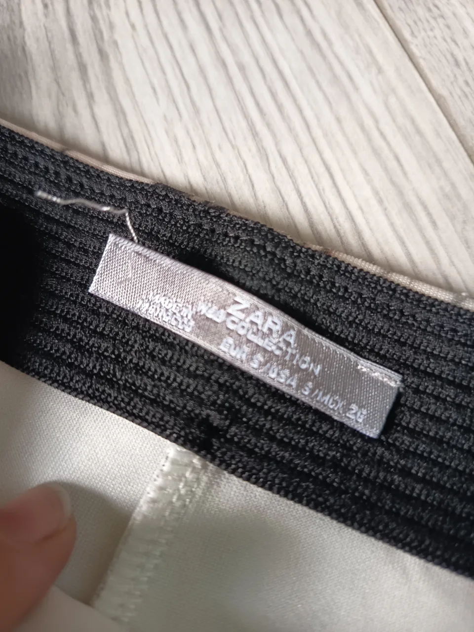 Fusta Zara cu imprimeu tip marmura – fotografia 2 din 2