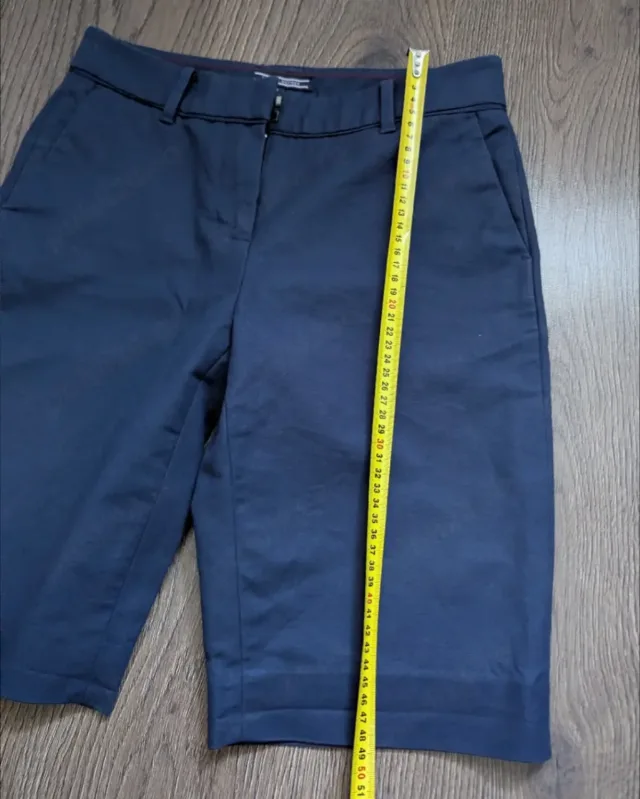 Pantaloni scurți Tommy Hilfiger mărimea XS – fotografia 3 din 3