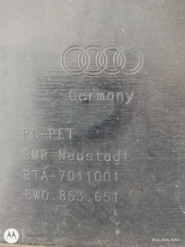 Grila radiator Audi A4 B9 cu orificii senzori – fotografia 4 din 4