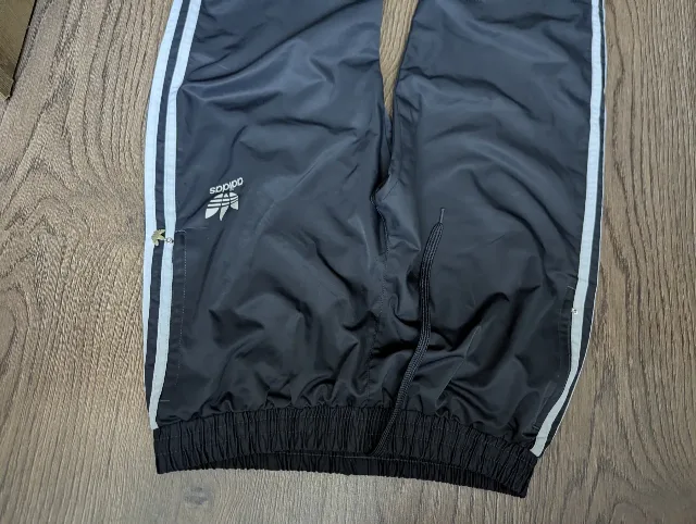 Pantaloni Adidas original mărimea L pentru doamne – fotografia 5 din 5