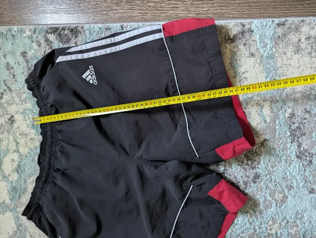 Pantaloni scurți sport Adidas mărimea M – fotografia 4 din 4