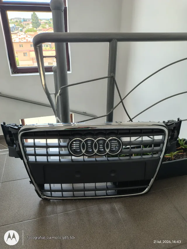 Grila radiator Audi A4B8 – fotografia 1 din 5