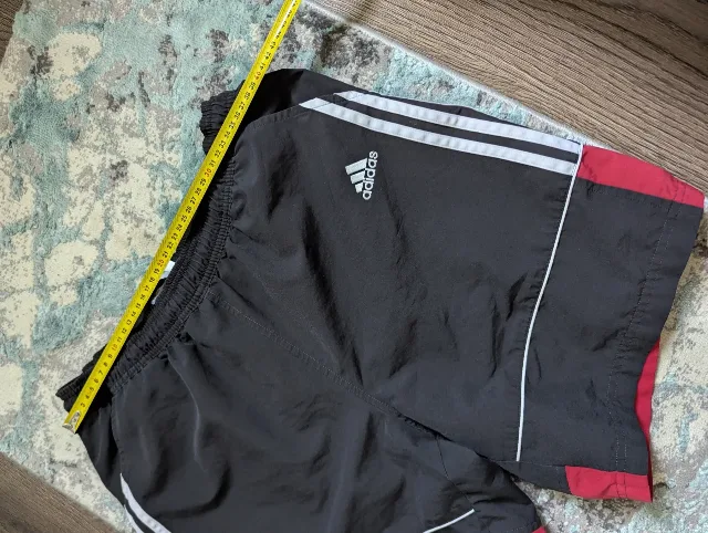 Pantaloni scurți sport Adidas mărimea M – fotografia 3 din 4