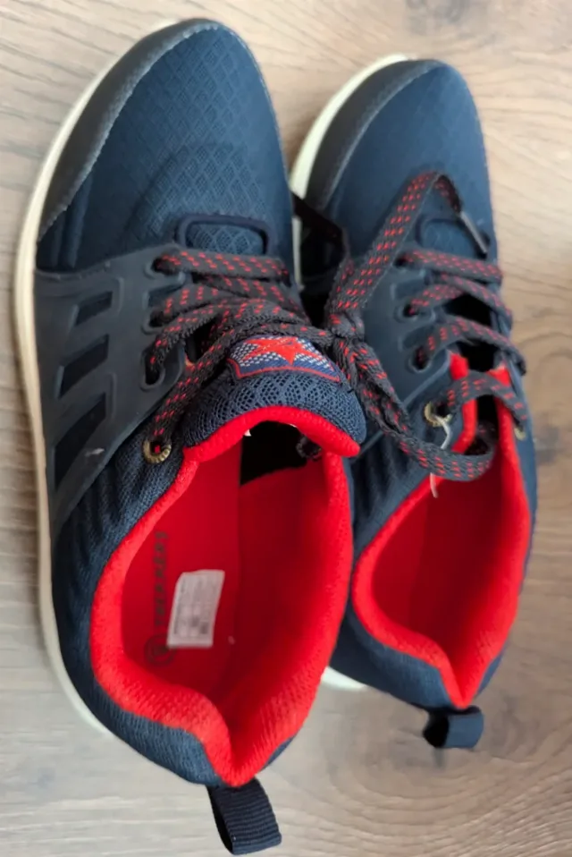 Adidași noi mărimea 40 – fotografia 3 din 3