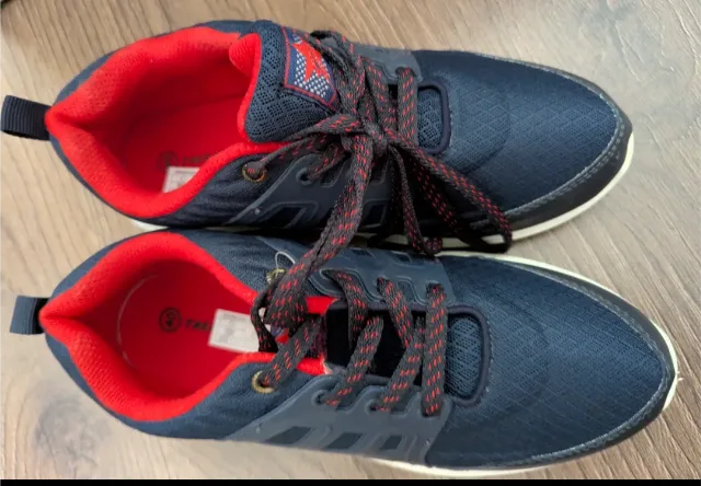 Adidași noi mărimea 40 – fotografia 1 din 3