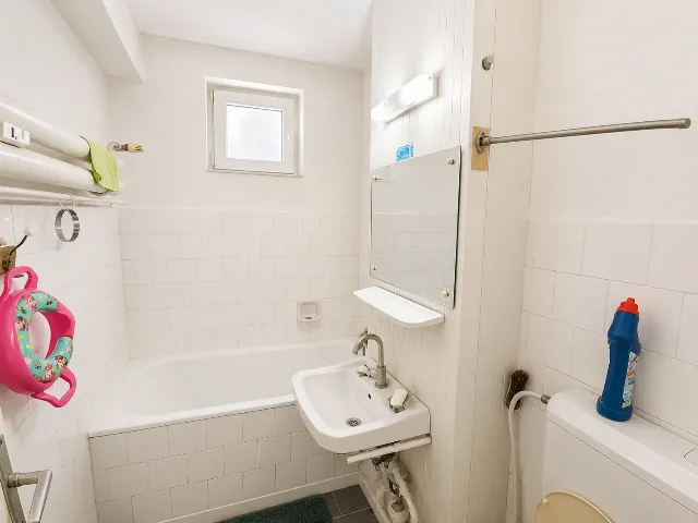 Apartament 2 camere decomandat de vânzare în George Enescu – etaj 3, bloc cu lift, ideal pentru amenajare după propriul gust – fotografia 4 din 8