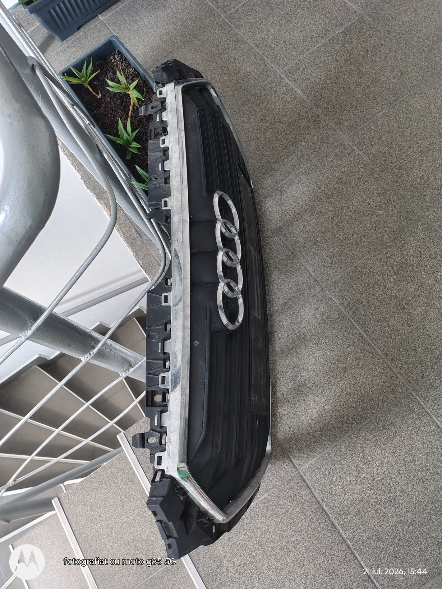 Grila radiator Audi A4 B9 cu orificii senzori – fotografia 2 din 4