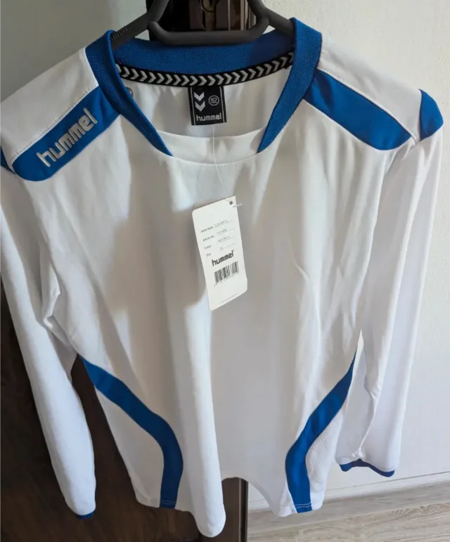 Bluza sport nouă mărimea 152 băieti – fotografia 1 din 2