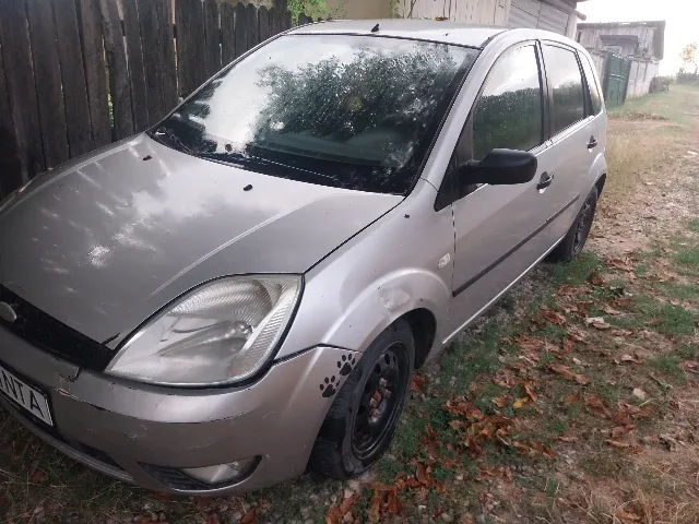 Ford Fiesta 2005 – fotografia 2 din 8