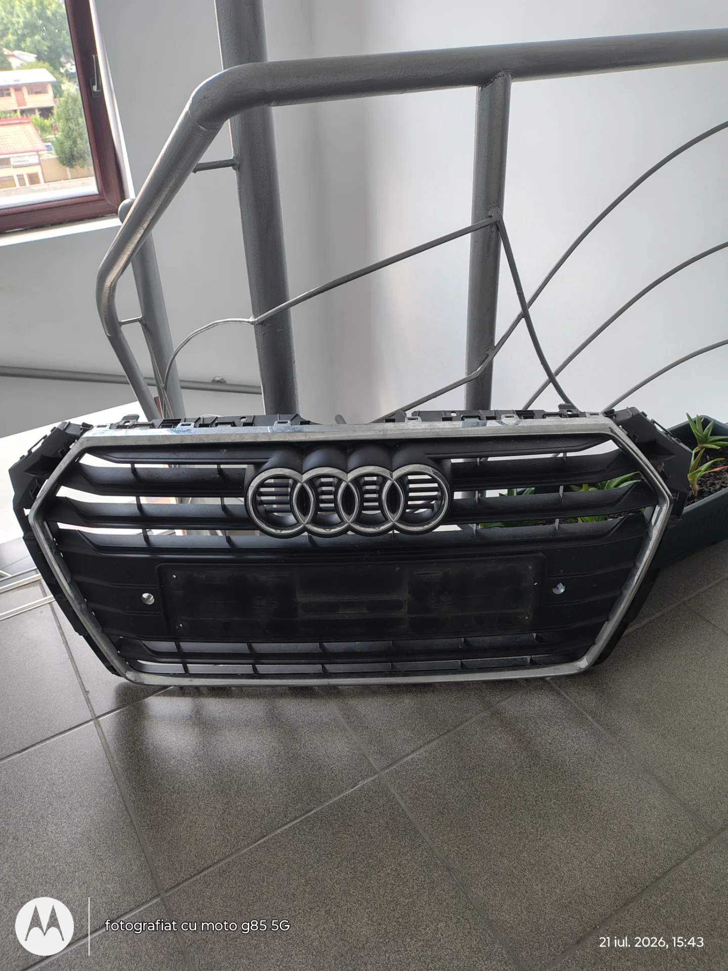 Grila radiator Audi A4 B9 cu orificii senzori – Joita, Giurgiu