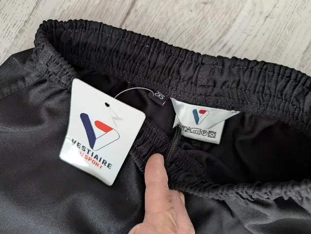 Pantaloni scurți noi fete mărimea XS – fotografia 3 din 4