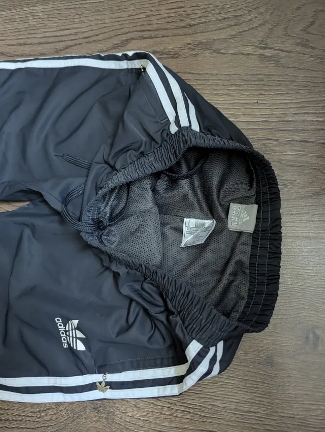 Pantaloni Adidas original mărimea L pentru doamne – fotografia 2 din 5