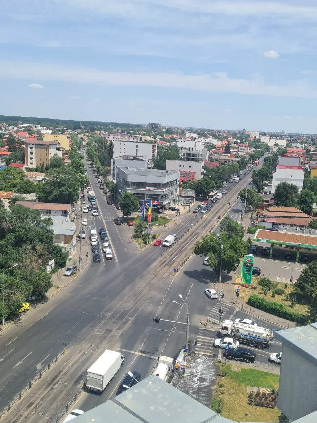 Vând spațiu comercial în intersecție.  Oportunitate de investiție sigură, randament 9.8%. – fotografia 1 din 8