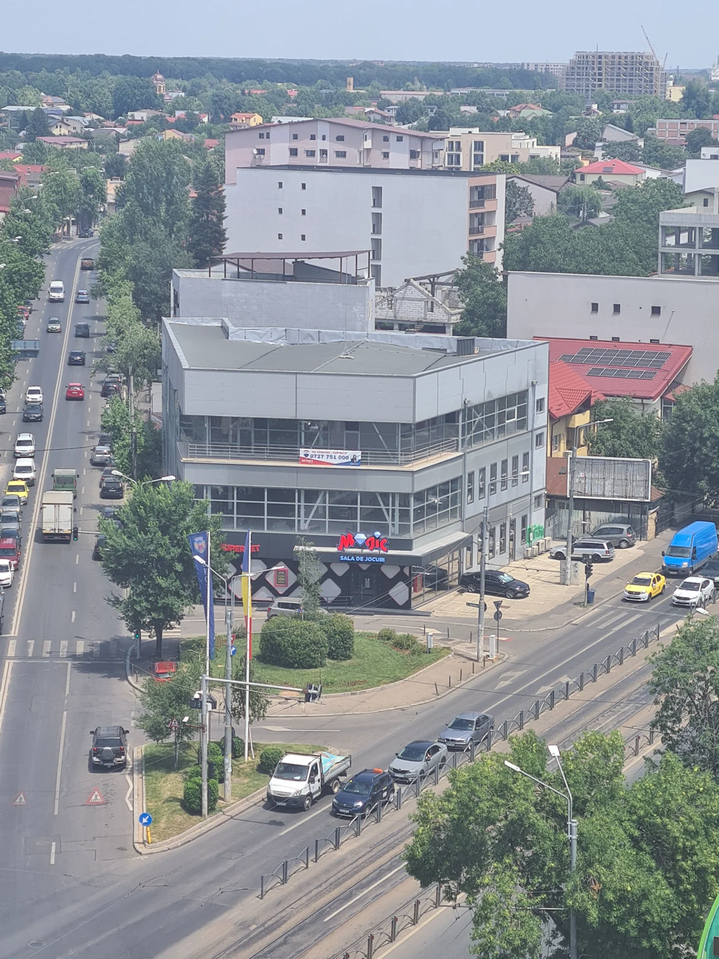Vând spațiu comercial în intersecție.  Oportunitate de investiție sigură, randament 9.8%. – fotografia 1 din 8