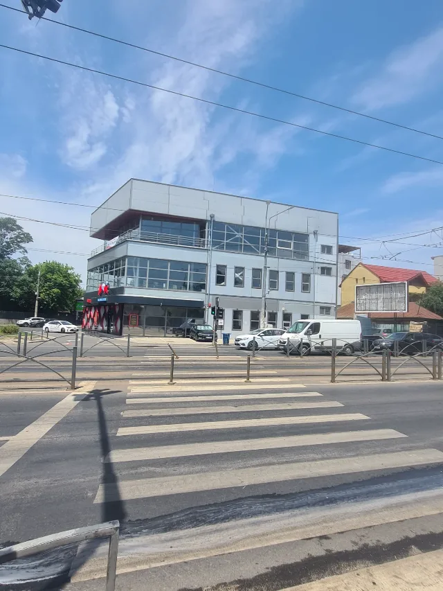 Vând spațiu comercial în intersecție.  Oportunitate de investiție sigură, randament 9.8%. – fotografia 2 din 8