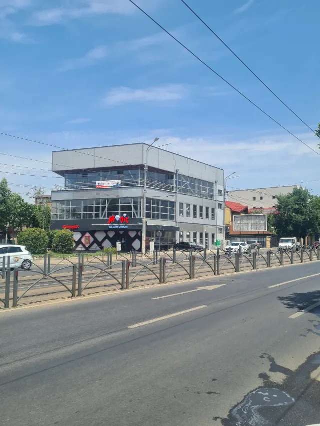 Vând spațiu comercial în intersecție.  Oportunitate de investiție sigură, randament 9.8%. – fotografia 4 din 8