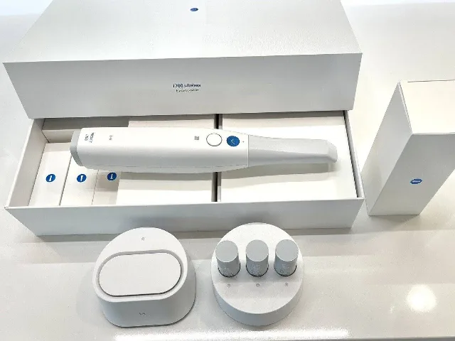 Medit i700 Wireless 3D Intraoral Dental Scanner – fotografia 2 din 3