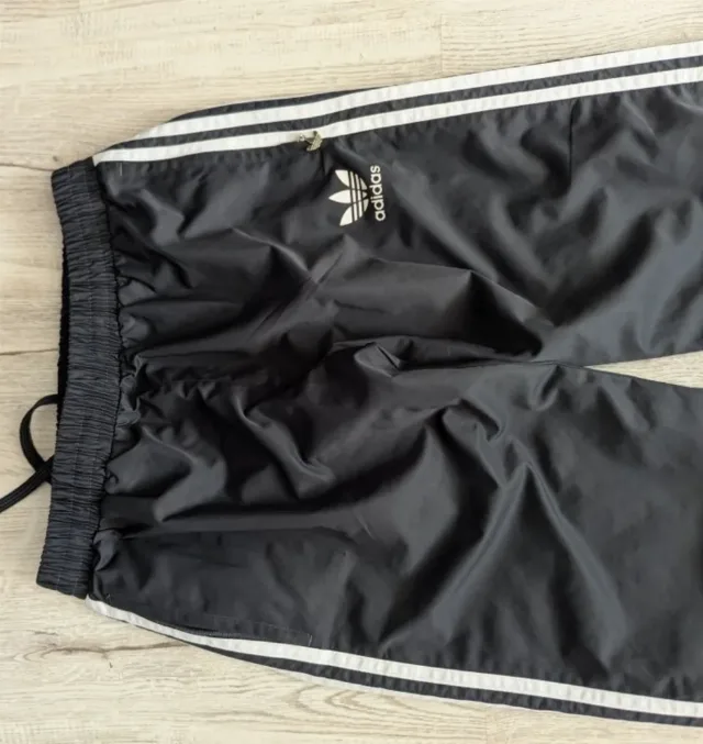 Pantaloni Adidas mărimea L pentru doamne domnișoare – fotografia 1 din 4